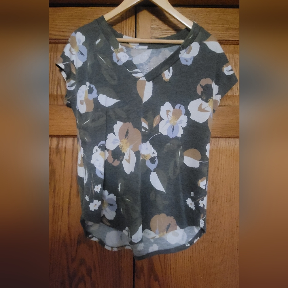 Floral V-Neck Short Sleeve Top